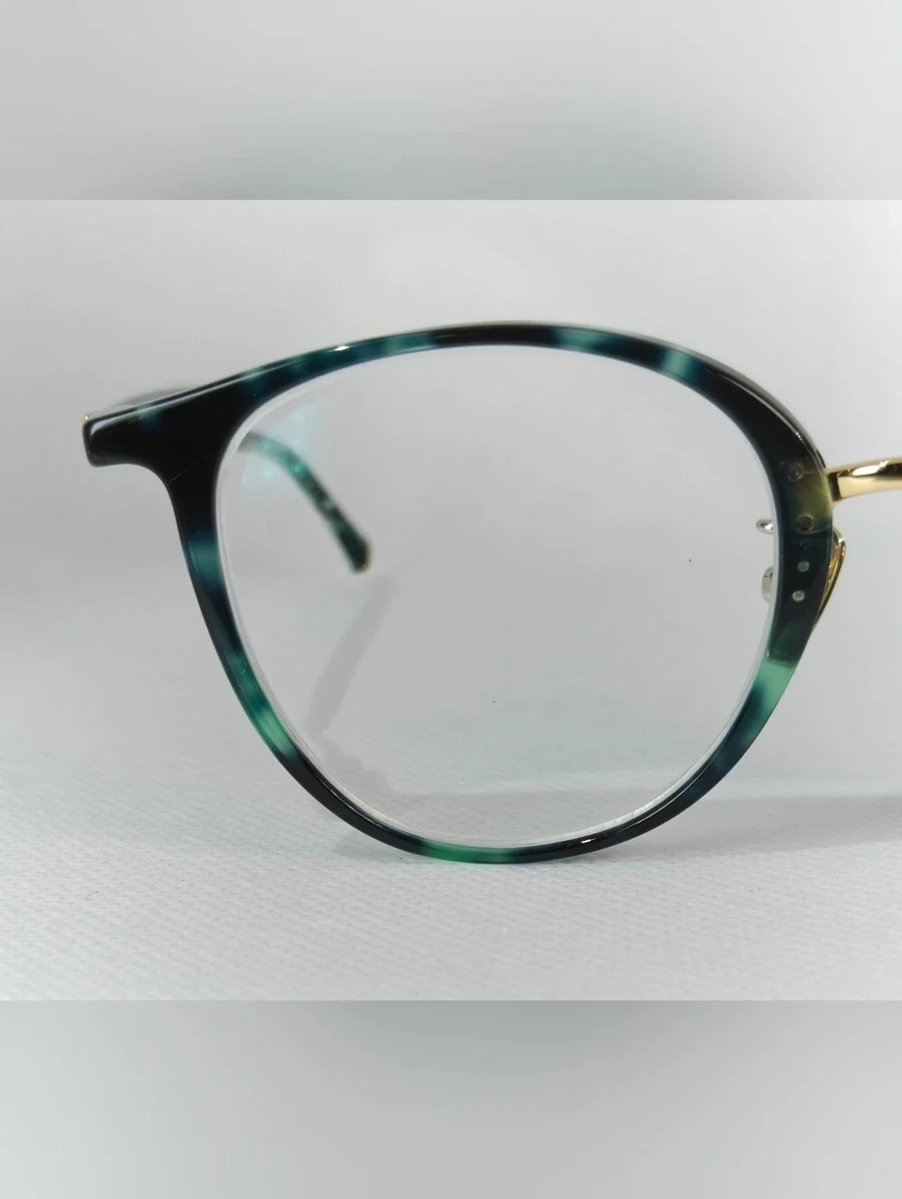 Aloft. Classic Round Women's Eyeglasses in Green Marble Tortoise Gold.